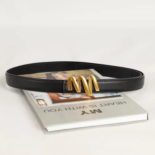 Vista 269 de Cinturón de cuero clásico con hebilla de metal para mujer con vestido de jeans