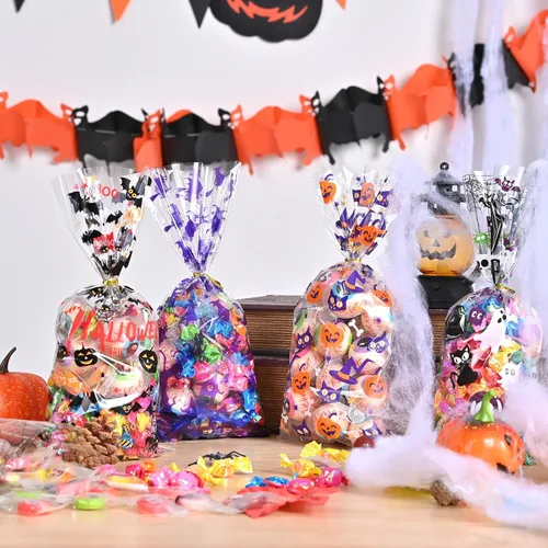 Vista 7 de AhfuLife 200 bolsas de celofán de Halloween, 8 diseños de bolsas de dulces transparentes de Halloween con lazos giratorios para golosinas o tratos