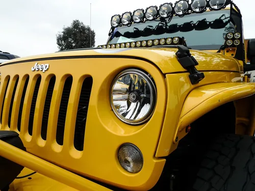 Vista 4 de KC HiLiTES 42351 Gravity, faro LED DOT de 7 pulgadas para Jeep JK 07-18 - Sistema de paquete de par