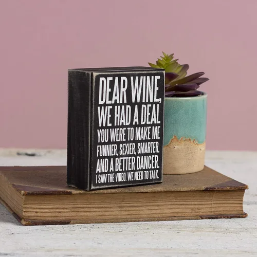 Vista 2 de Primitives by Kathy Diseño de caja "Dear Wine" Querido vino