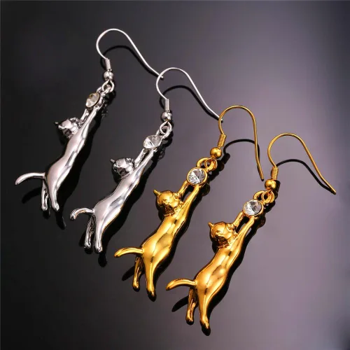 Vista 4 de Aretes U7 bañados en platino, con dije de gato y diamantes de imitación