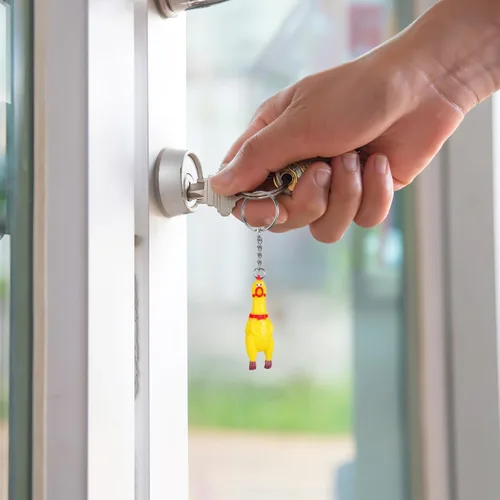 Vista 7 de NUOBESTY Paquete de 3 mini llaveros de pollo gritando para apretar, divertido colgante de pollo amarillo, lindo llavero novedoso para llaves