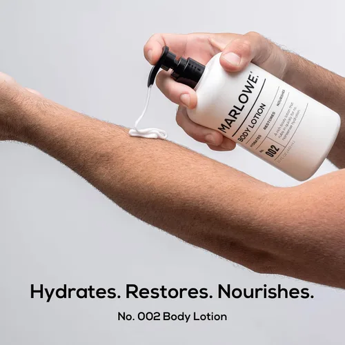 Vista 2 de MARLOWE. Loción Corporal No. 002 con Dispensador de 15 oz, Original, Loción Revitalizante para Piel Seca con Aloe Vera y Aminoácidos, Hidrata