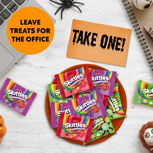 Vista 5 de Skittles Gummies Variedad de Tamaño Divertido Stand Up Bolsa Halloween 35.89 onzas cada una