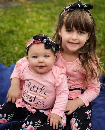 Vista 2 de AMAWMW Trajes a juego para hermana mayor, para hermana pequeña, ropa para niña pequeña, recién nacida, con volantes, pantalones florales, diadema, 3