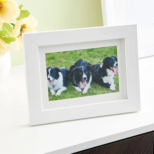 Vista 2 de Studio Décor - Portarretratos Belmont blanco de 5 x 7 pulgadas con paspartú de 4 x 6 pulgadas, accesorios para colgar, pantalla horizontal