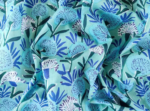 Vista 4 de AVKA Studio Tela de impresión en bloque a mano por yarda - PRECORTADA 1 yarda 42 pulgadas de ancho - Material 100% algodón - Patrón floral azul