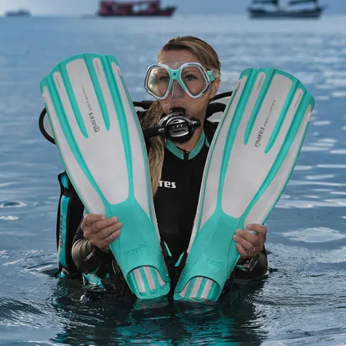 Vista 2 de Mares Avanti Quattro Plus aletas para natación sin talón con correa