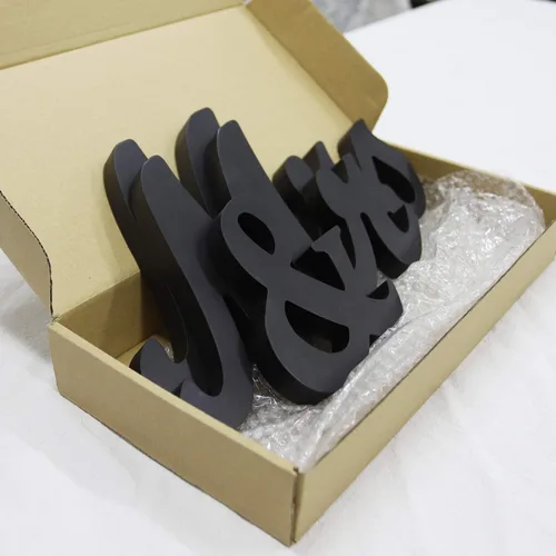 Vista 7 de BLOOBLOOMAX Letrero de madera con texto en inglés "Mr & Mr", letras rústicas de Mr. & Mrs. para mesa de boda, decoración de Miss & Mr. para Negro