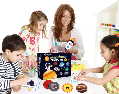 Vista 5 de CiyvoLyeen Kit de costura espacial para niños, sistema solar, actividades de bricolaje para niños, suministros de manualidades de fieltro para 7, 8