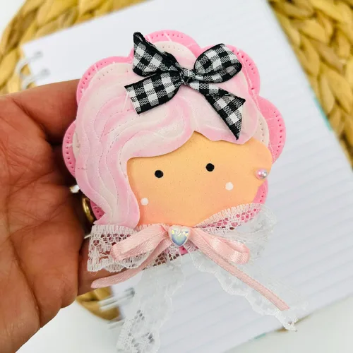 Vista 3 de Adorno hecho a mano para lápiz, adorno para bolígrafo, para niñas y amantes de la escritura, aplique en goma eva. adorable adorno de niña