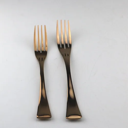 Vista 4 de Juego de cubiertos de acero inoxidable pulido de oro rosa, cuchillo de carne, tenedor, tenedor de ensalada, cuchara de postre, 24 piezas, servicio