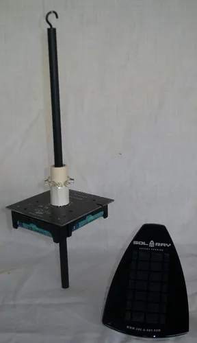 Vista 3 de Faro de estilo patriótico hecho por Amish con luz LED solar, 39 pulgadas de alto