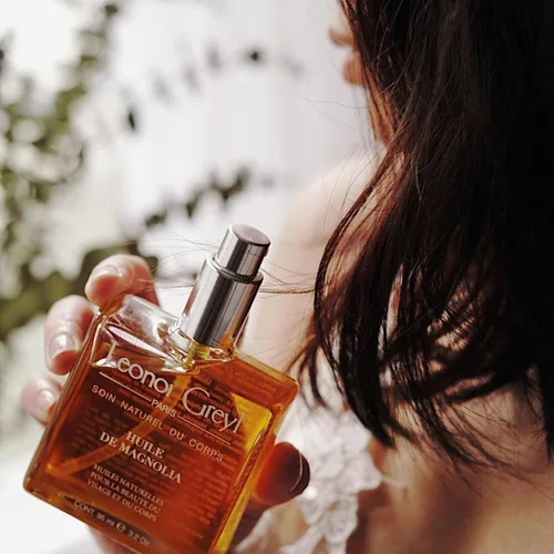 Vista 4 de Leonor Greyl Huile De Magnolia Aceites Naturales Mejoradores De Belleza Para Cara Y Cuerpo. 97% Ingredientes Naturales. Vegano. 3.2 oz Hecho