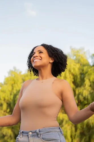 Vista 8 de CURLFESSION® El gel de rizos para cabello rizado define e hidrata los rizos y las ondas, controla el encrespamiento, 8 onzas líquidas.