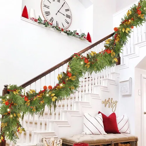 Vista 7 de GUOOU Guirnalda de Navidad iluminada de 6 pies, guirnalda de Navidad a pilas con luces, guirnalda preiluminada con bolas rojas para interiores