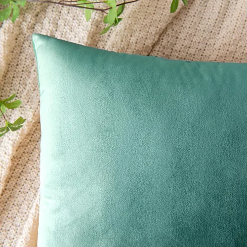 Vista 2 de EMEMA - Paquete de 2 fundas de almohada de terciopelo decorativas, fundas de cojín cuadradas suaves y sólidas para sofá, dormitorio, silla, Verde