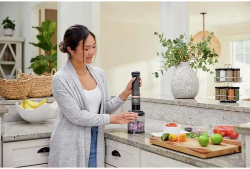 Vista 5 de BLACK+DECKER Kitchen Wand - Batidora de inmersión inalámbrica, juego de múltiples herramientas 4 en 1, batidora de mano con base de carga, gris