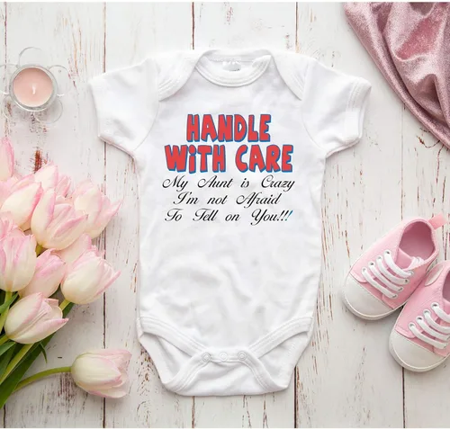 Vista 2 de TripleBDesigns Handle with Care my Aunt is Crazy I'm not Afraid to tell on you! Divertido mameluco para bebé