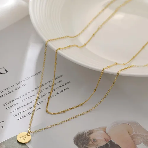 Vista 6 de Collares con inicial de oro para mujer, collar de monedas con letras delicadas en capas para mujer, gargantilla chapada en oro de 14 quilates, dije