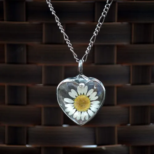 Vista 10 de Real Pressed Flower Daisy Heart Necklace for Women, Wildflower Pendant, Truly Handmade Terrarium Jewelry, Glass Jewelry, Artisan Designed and Hand