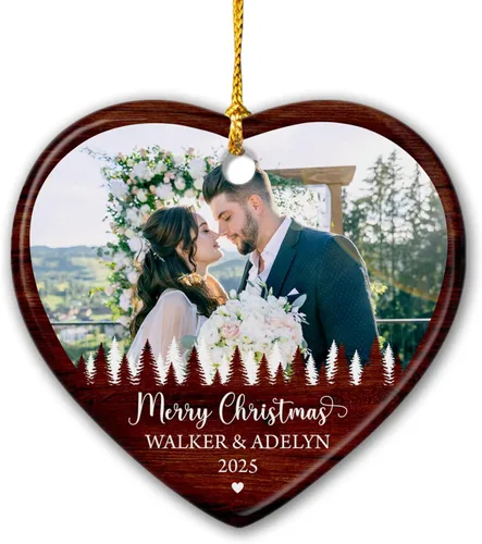 Vista 10 de Adorno de Navidad personalizado con foto de pareja 2025 con cualquier imagen, adorno de Navidad molesto, carga cualquier foto, adorno de cerámica