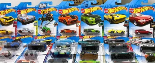 Vista 4 de Hot Wheels Paquete de fiesta surtido aleatorio de 24 coches 2014 y más recientes