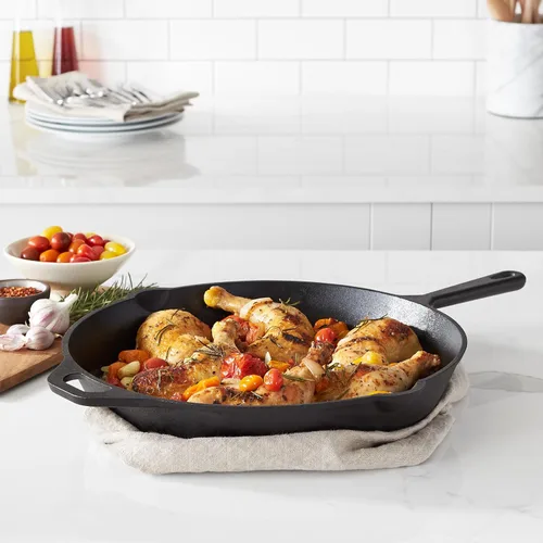 Vista 6 de Amazon Basics Sartén de hierro fundido pre-sazonado, apto para horno, calefacción uniforme, resistente y grande, 15 pulgadas, negro