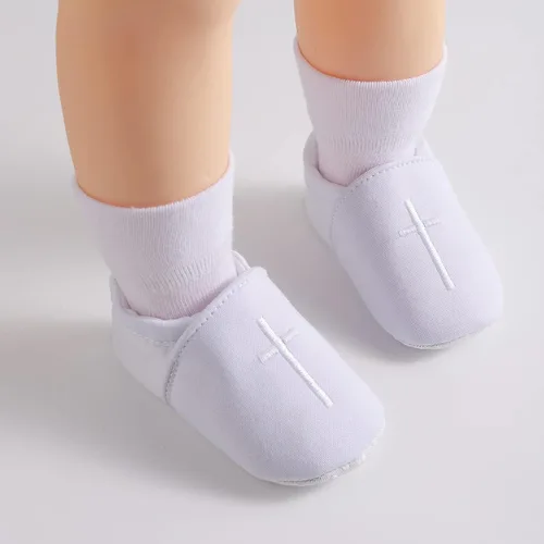 Vista 3 de KESICI Zapatos de bautismo para bebés niños y niñas, zapatos de bautizo blancos para recién nacidos con cruz bordada para bebés niños y niñas