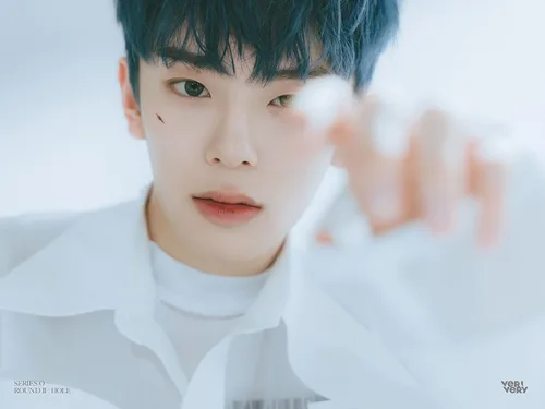 Vista 4 de VERIVERY Series O Round 2: Hole 6th Mini Album Sink Ver 1p Póster Plegable En Paquete+100p PhotoBook+1p 4Cut PhotoBook+16p Film PhotoBook+1p