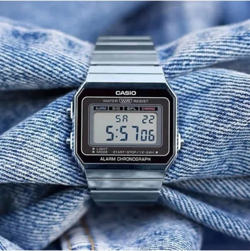 Vista 4 de Casio A700W-1A Reloj Digital Unisex Retro Acero Inoxidable LED A700, plateado, Digital