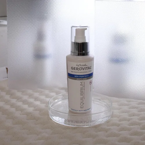 Vista 2 de Gerovital EQUILIBRIUM Perfect Anti-Aging Serum with Peptide 5% Tratamiento Intensivo para Piel Madura, Seca y Arrugada Producto Profesional, 3.4