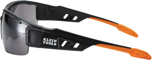 Vista 9 de KLEIN TOOLS 60162 Gafas de seguridad, gafas protectoras profesionales de EPP con semicarco, resistentes a los arañazos y antiniebla, lentes grises