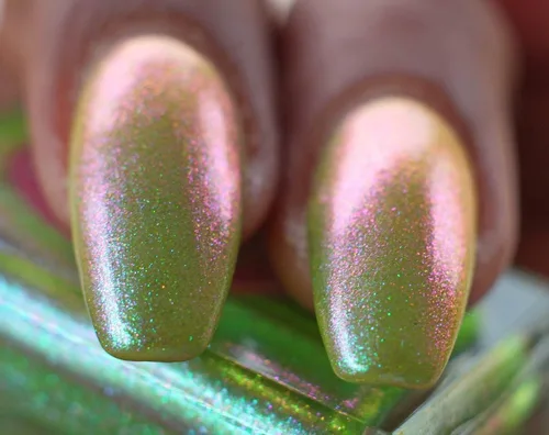 Vista 6 de Eldhraun - Esmalte de uñas verde guisante que cambia de esmalte de uñas por Cupcake Polish