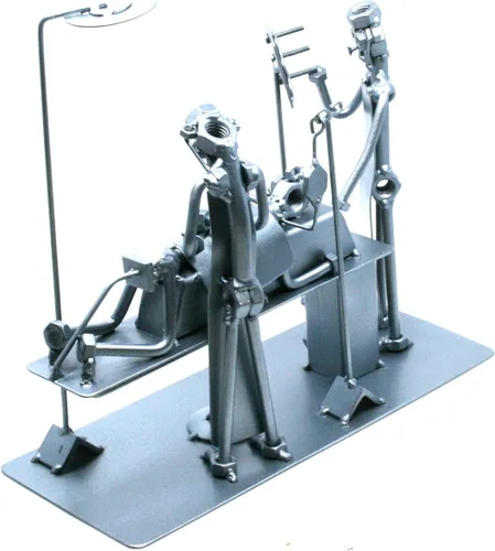 Vista 5 de Adorno de anestesia de metal 3D, neurocirujano, médico, decoración en miniatura de diseñador para el hogar, escultura soldada con autógena