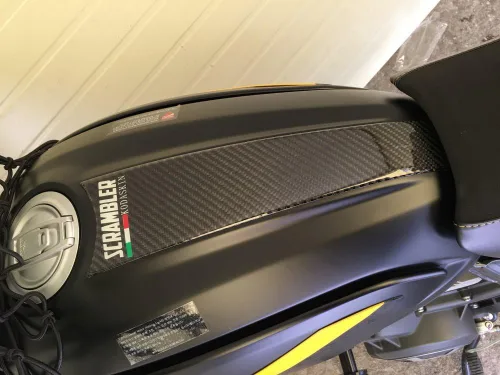 Vista 7 de Adhesivo de protección para tanque de carbono para Ducati Scrambler Desert Sled Café Racer Sixty2 Icon Classic Full Throttle