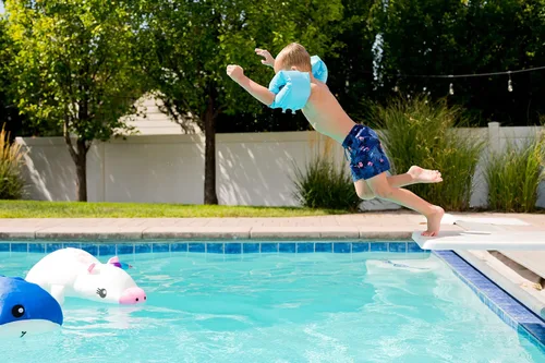 Vista 3 de Posh Creations Fideos y flotador de piscina de tiburón ballena con EPS para niños, diversión no inflable para saltar, descansar y montar