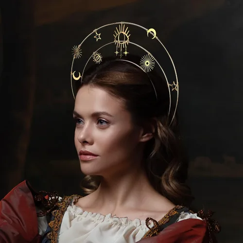 Vista 3 de Diadema de corona dorada con halo y corona de Virgen María, accesorio para el cabello celestial