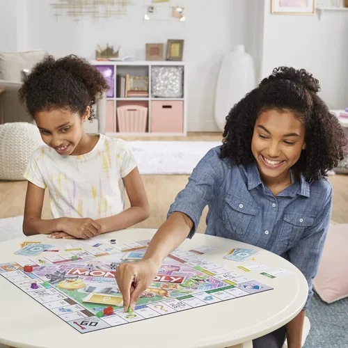 Vista 11 de Hasbro Gaming Monopoly Sparkle Edition Juego de mesa, juegos familiares, con fichas brillantes, dados nacarados, aspecto brillante