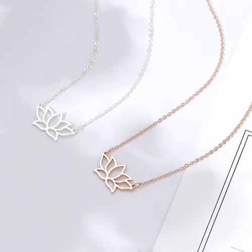 Vista 5 de CAROVO Delicado collar de flor de loto para mujer, chapado en oro de 18 quilates, minimalista, perno de rayo, circonita cúbica, colgante de cruz