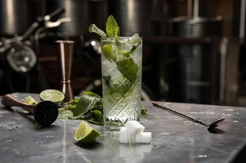 Vista 16 de Mint & Mortar Coctelera, kit de barman de 7 piezas con soporte, botella coctelera de Martini de 24 onzas, herramientas de barra de acero inoxidable