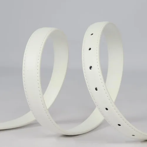 Vista 34 de Cinturón de cuero clásico con hebilla de metal para mujer con vestido de jeans