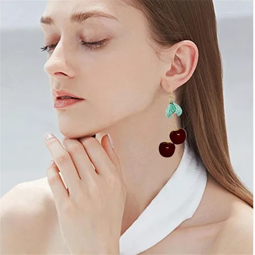 Vista 4 de Aretes colgantes de cereza para mujer, bonitos y realistas, ligeros, con frutas, hechos a mano, cereza roja con borla de hoja, aretes colgantes 3D