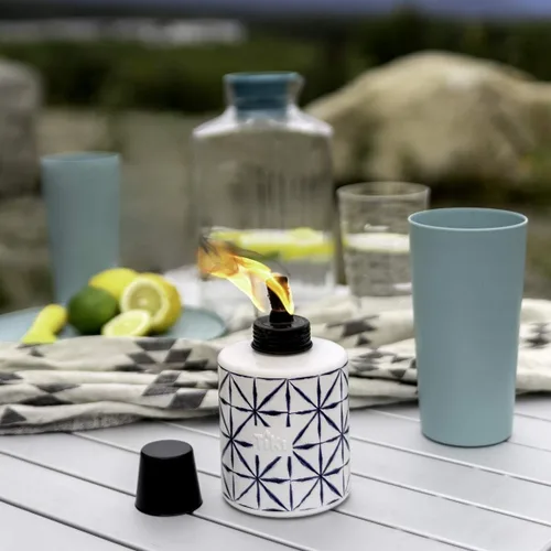 Vista 4 de TIKI Antorchas de mesa de vidrio con teñido anudado, paquete de 3, antorchas decorativas de TIKI para exteriores, para patio, patio trasero
