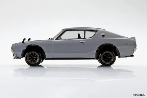 Vista 4 de Aoshima Nissan C110 Skyline GT-R Custom Silver 1:32 Kit de modelo a escala 1:32