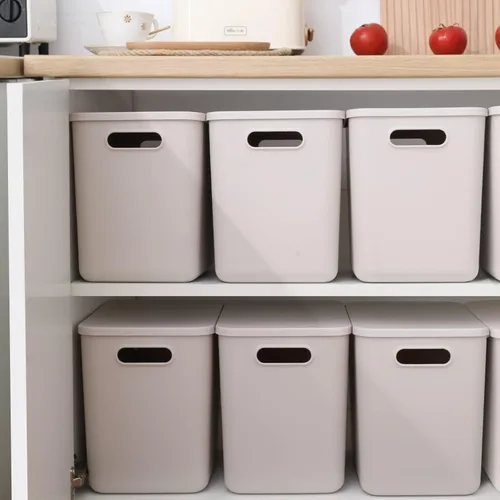 Vista 6 de Cestas de almacenamiento de plástico de 4 piezas con tapas, contenedores organizadores apilables de 11.8 x 8 x 10 pulgadas con asas, contenedores