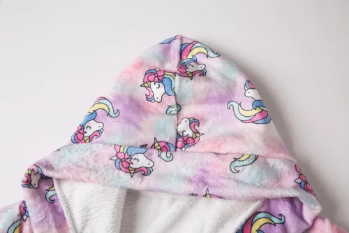 Vista 3 de SRVNFBKT Albornoces para niños y niñas, batas de baño con capucha para niños, batas de franela suave, ropa de dormir, regalo para niños y niñas