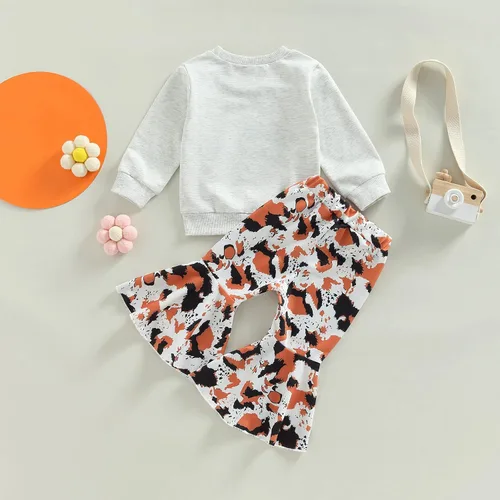 Vista 4 de Conjunto de 2 piezas de ropa occidental con estampado de letras, sudadera con estampado de vaca, pantalones acampanados para otoño e invierno