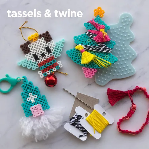 Vista 6 de Perler 80-56960 12 días de manualidades, kit de cuentas de fusión de Navidad hace 12 proyectos, multicolor, 3823 piezas 12 días de Navidad