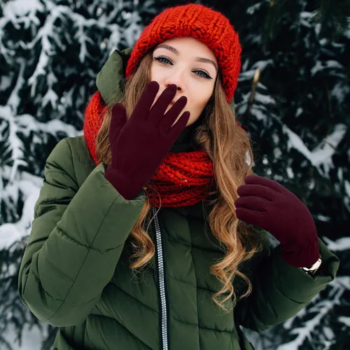 Vista 5 de SATINIOR 4 pares de guantes suaves de invierno para esquí, guantes térmicos de forro polar para hombres y mujeres, regalos del día de San Valentín